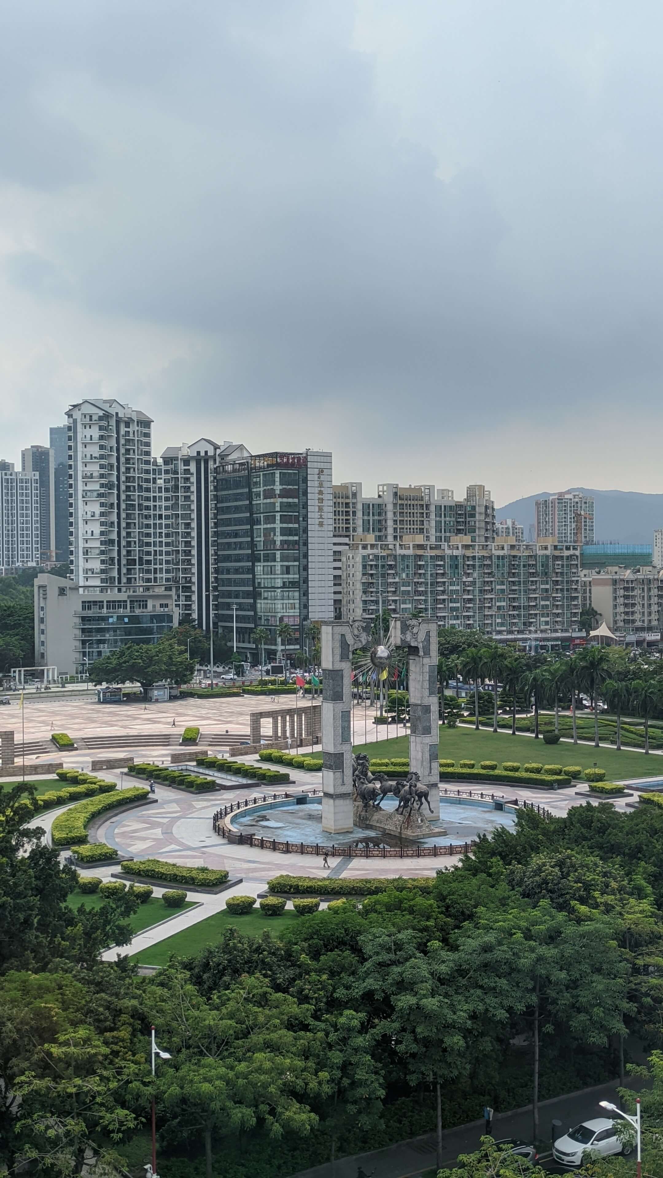 龙华文化广场的奔腾骏马2